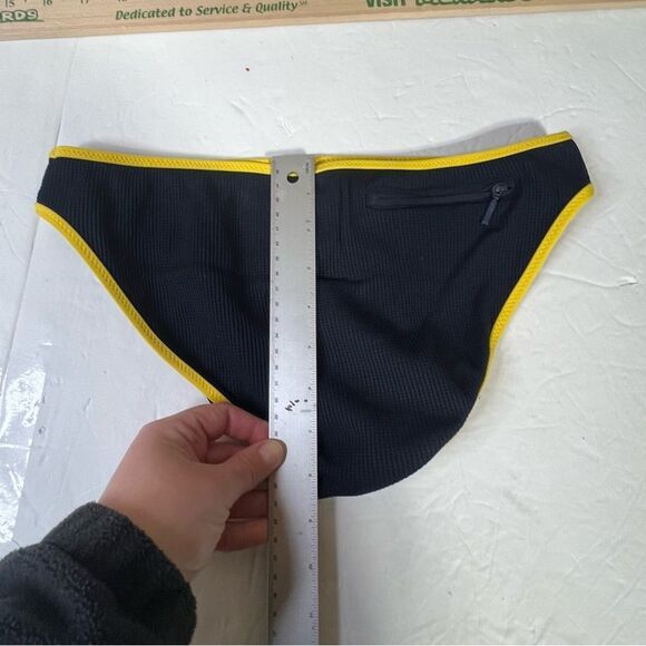 Small pocket in rear Ralph Lauren bikini bottom - Picture 9 of 14